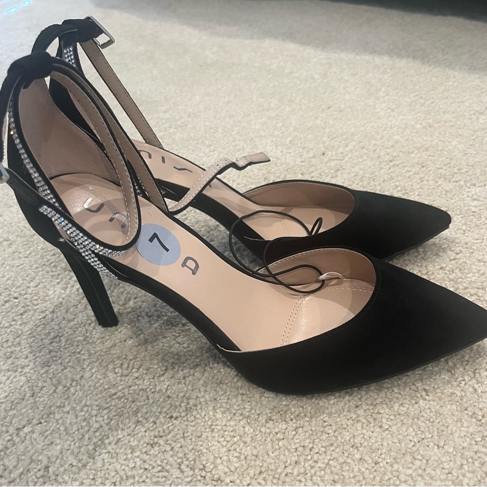 NEW/NEVER WORN Black high heels with rhinestone straps